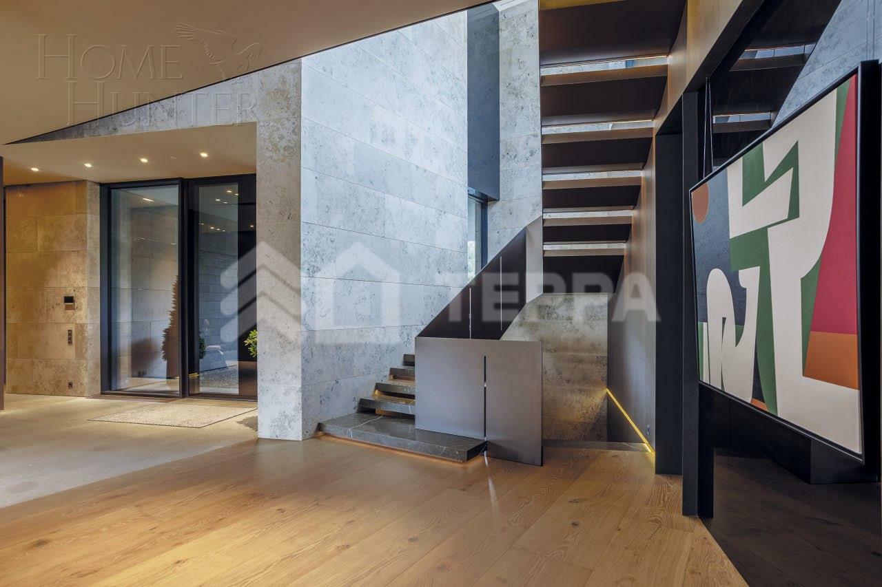 2-этажный коттедж 2 100 м² с отделкой
