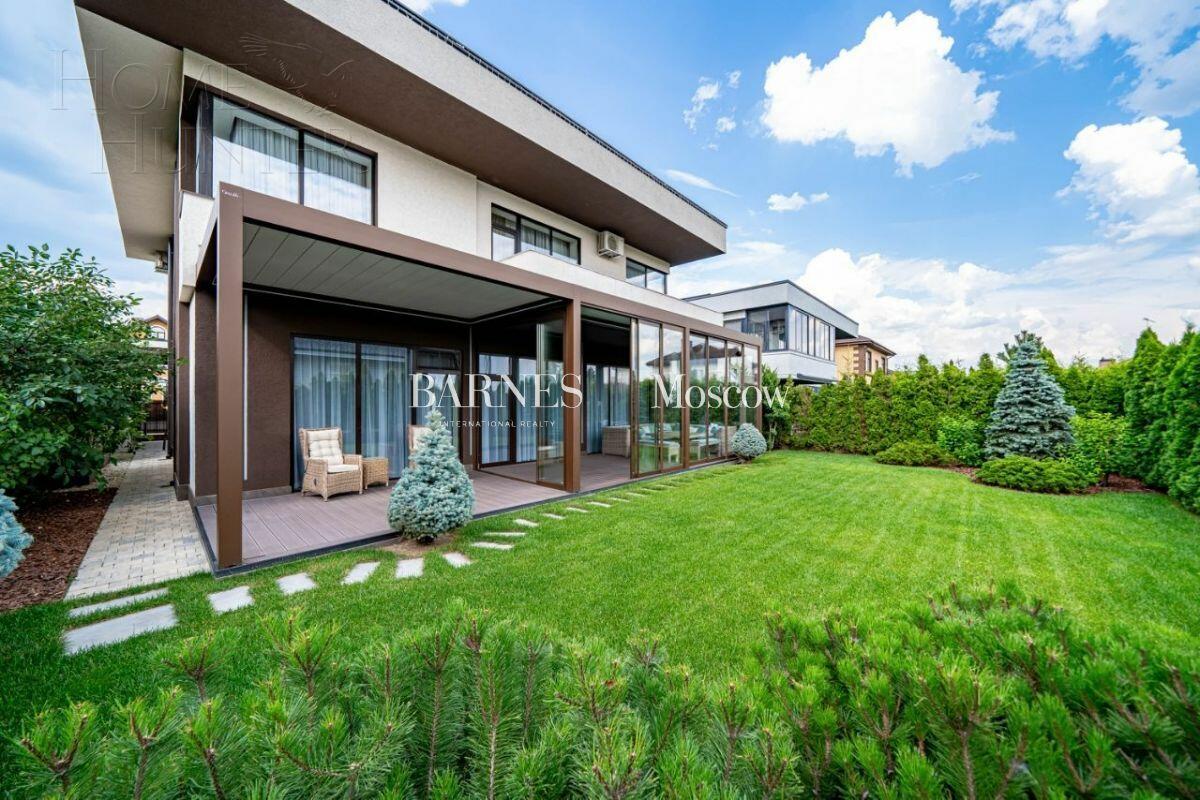 2-этажный коттедж 300 м² с отделкой