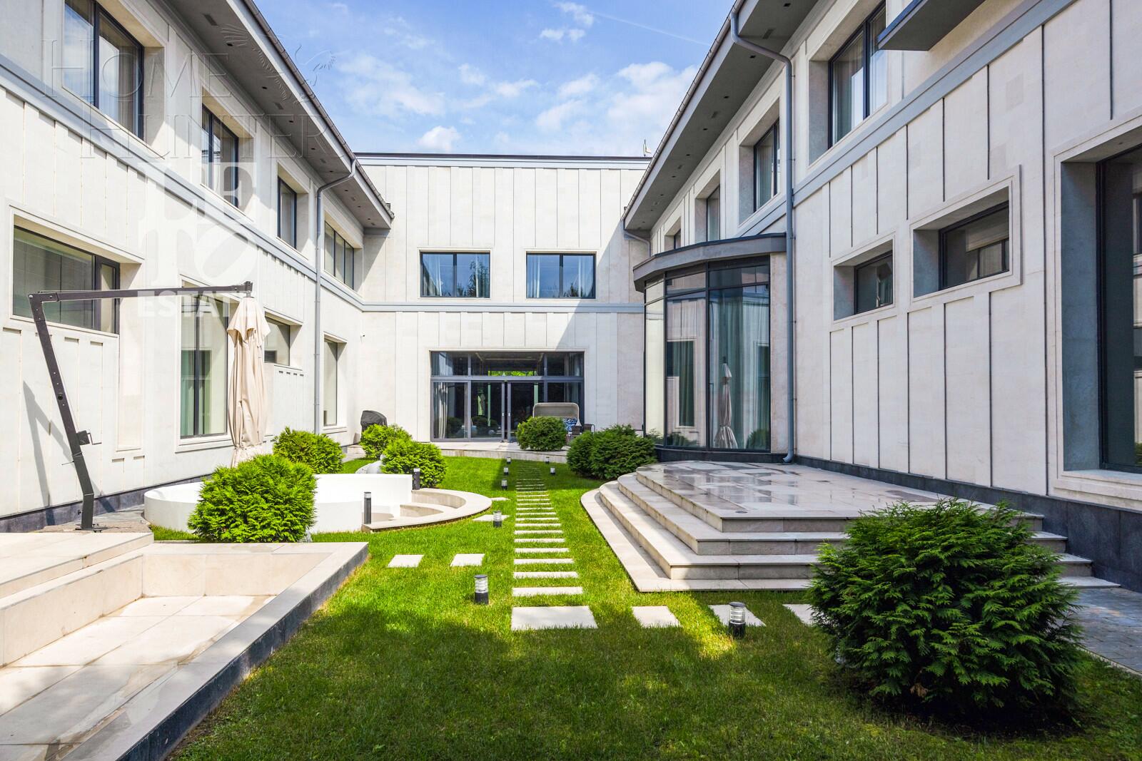 2-этажный коттедж 2 430 м² с отделкой