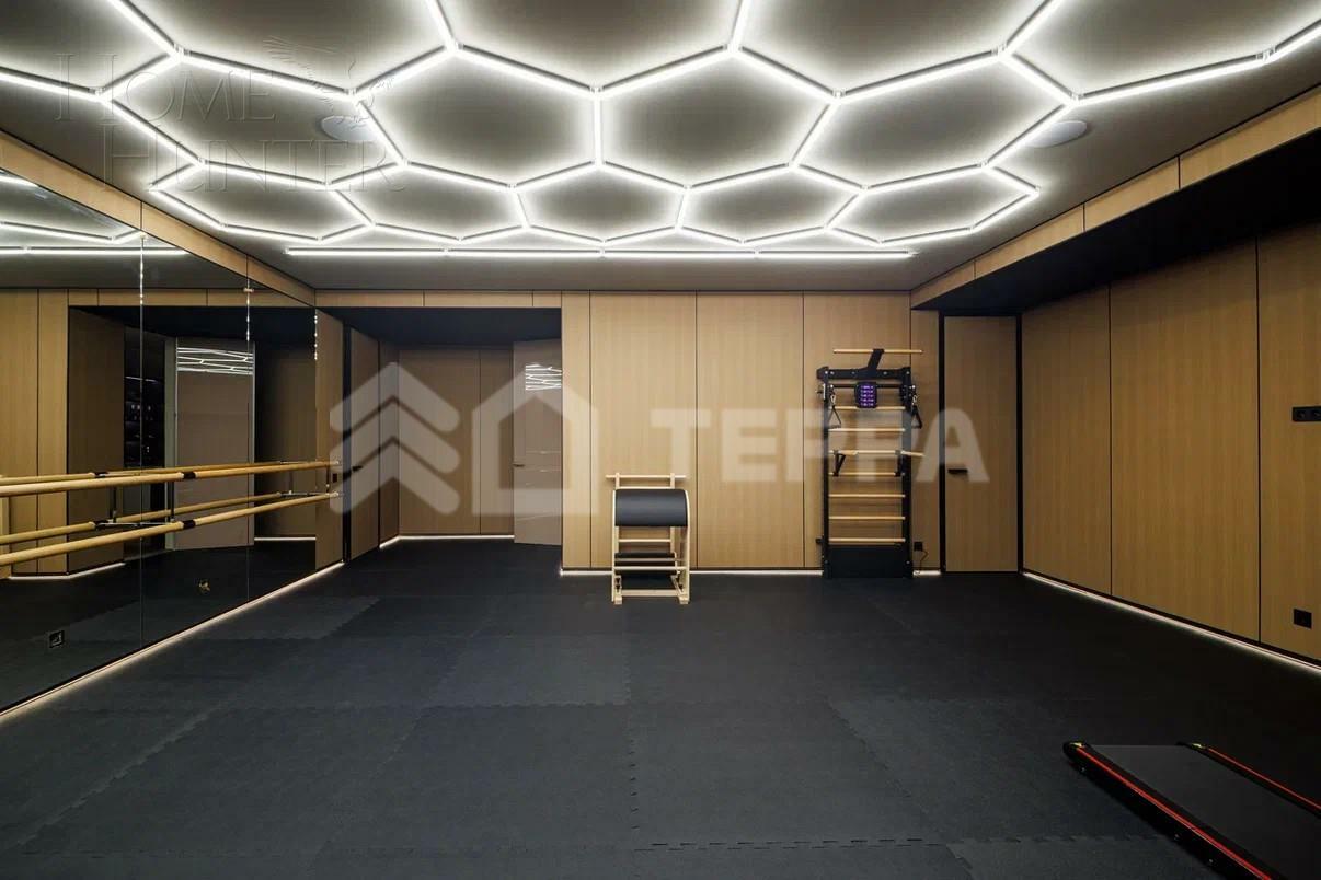2-этажный коттедж 2 100 м² с отделкой