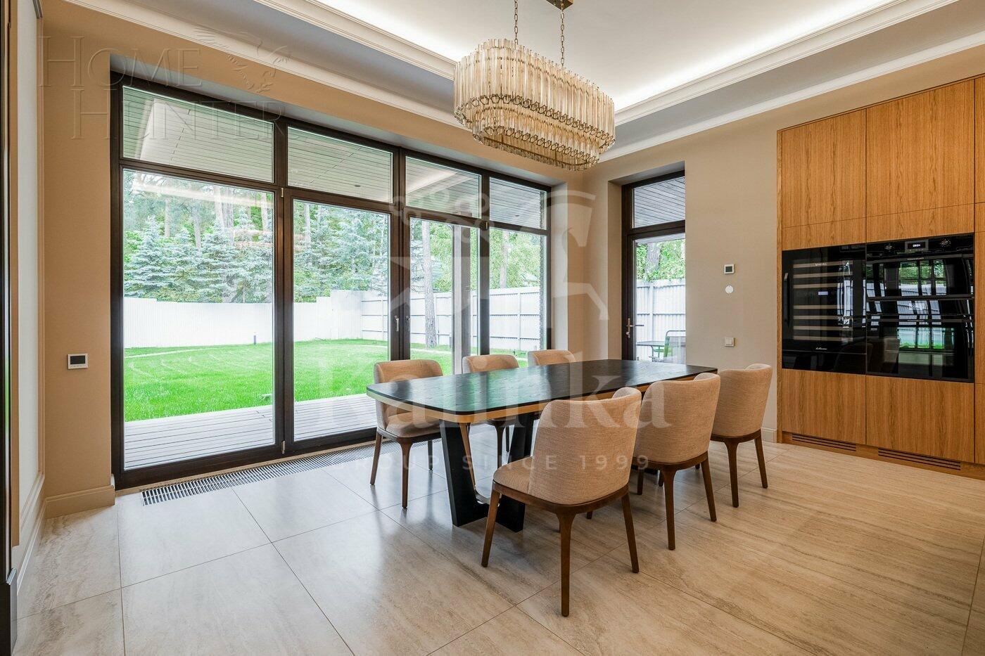 2-этажный коттедж 654.7 м² с отделкой