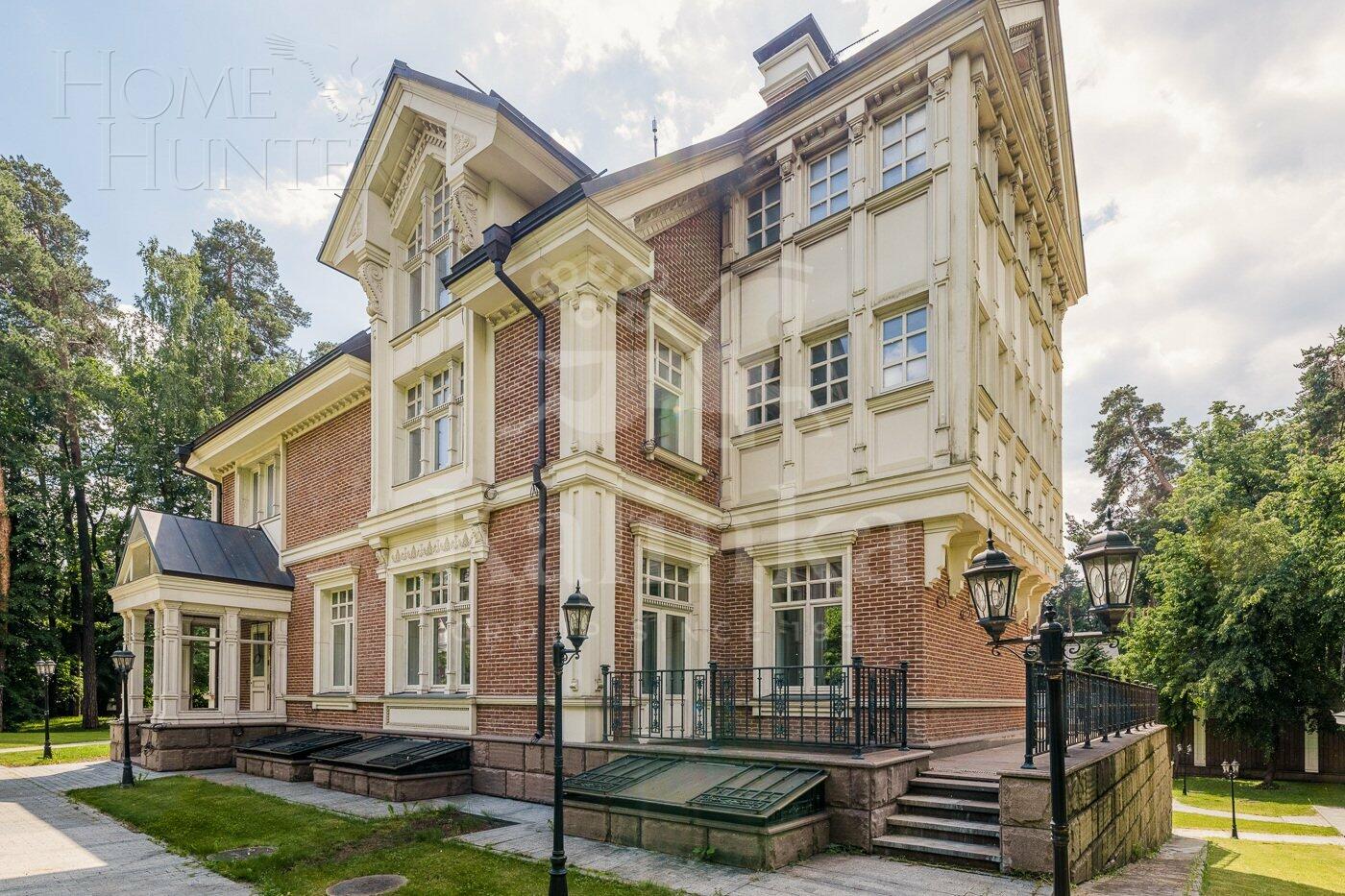 2-этажный коттедж 1 703.4 м² без отделки