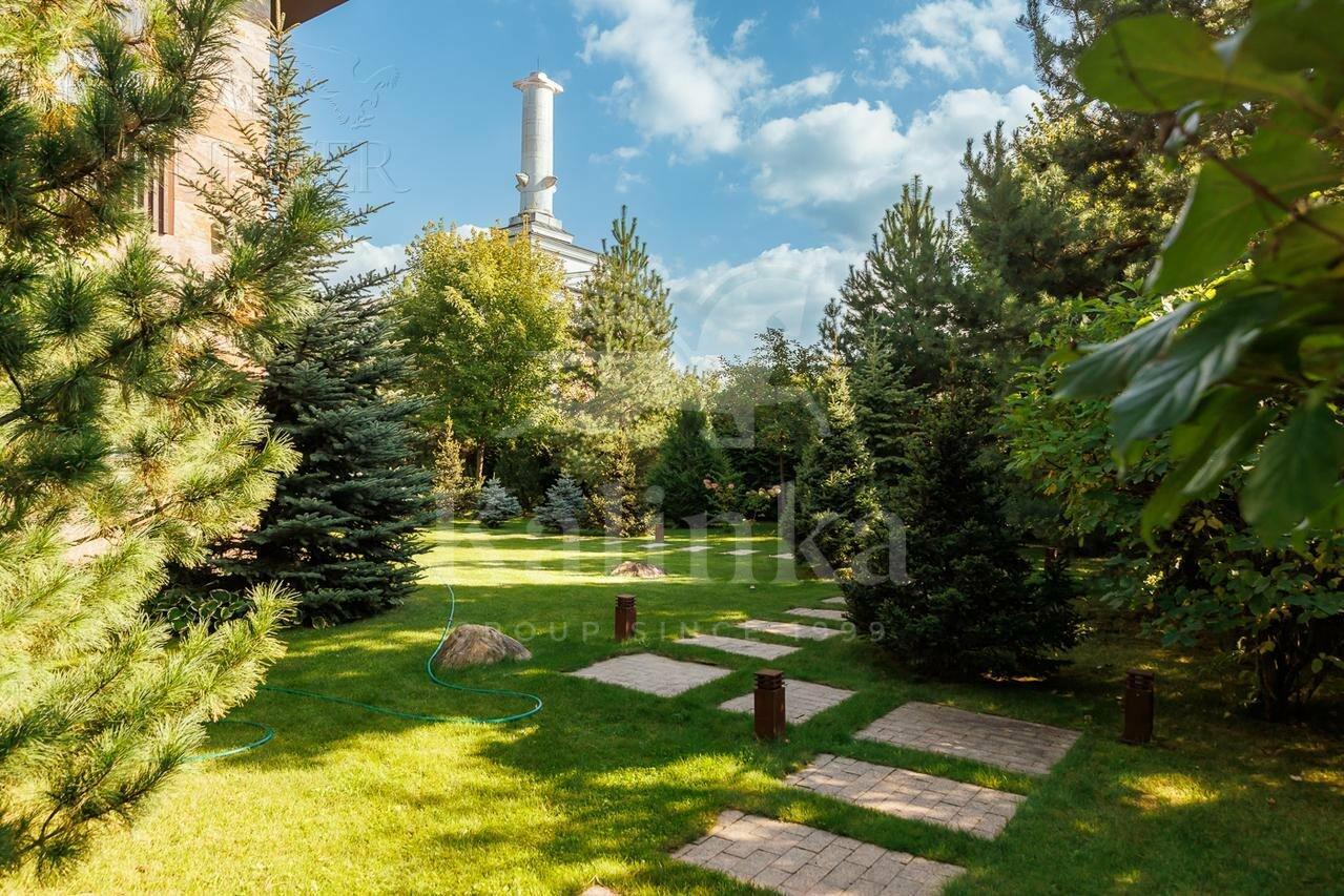 2-этажный коттедж 1 365 м² с отделкой