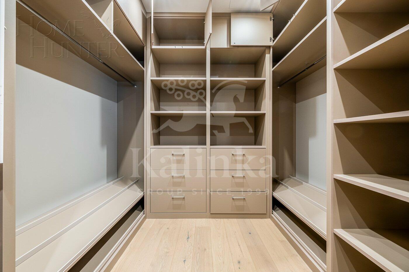 2-этажный коттедж 654.7 м² с отделкой