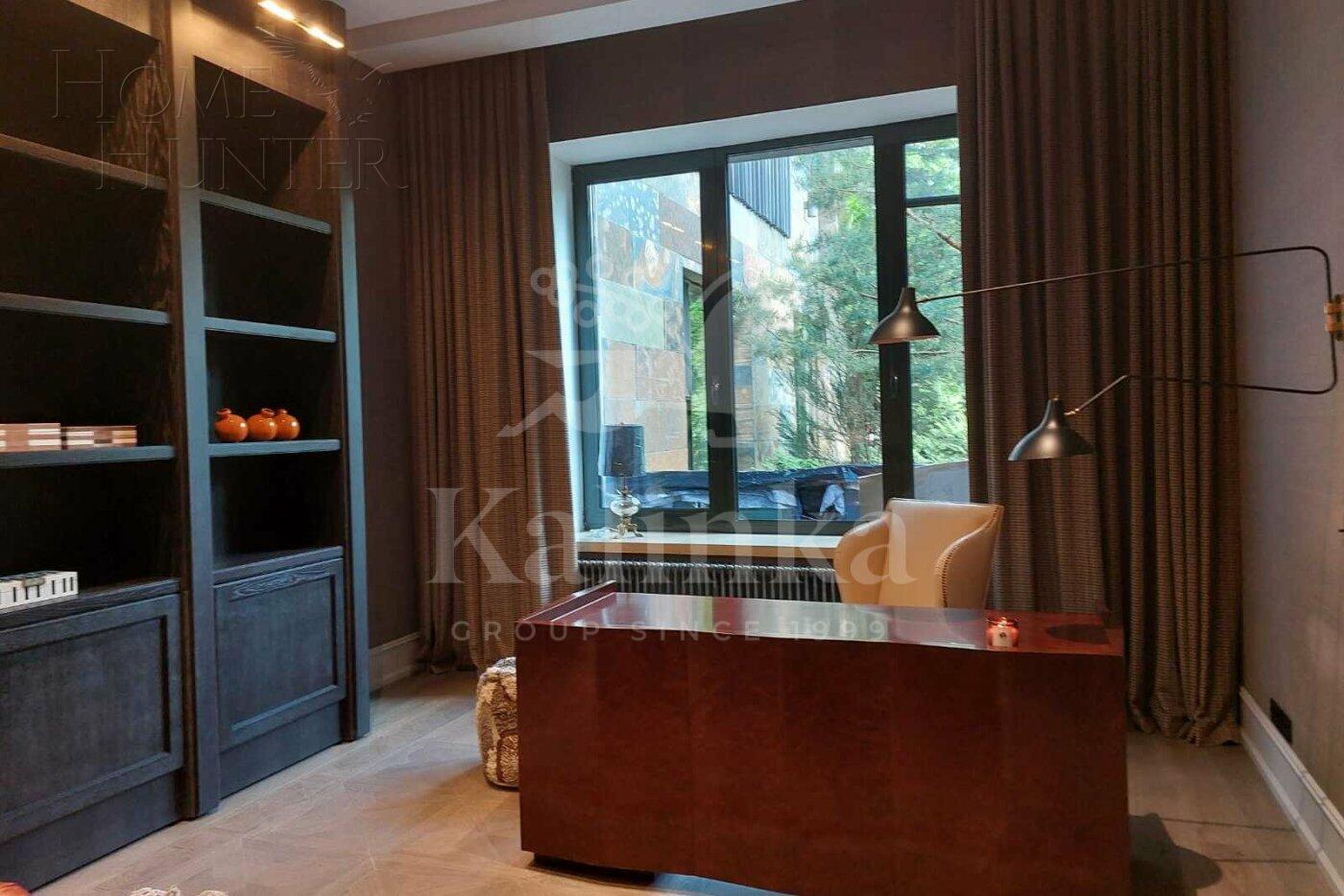 2-этажный коттедж 1 365 м² с отделкой
