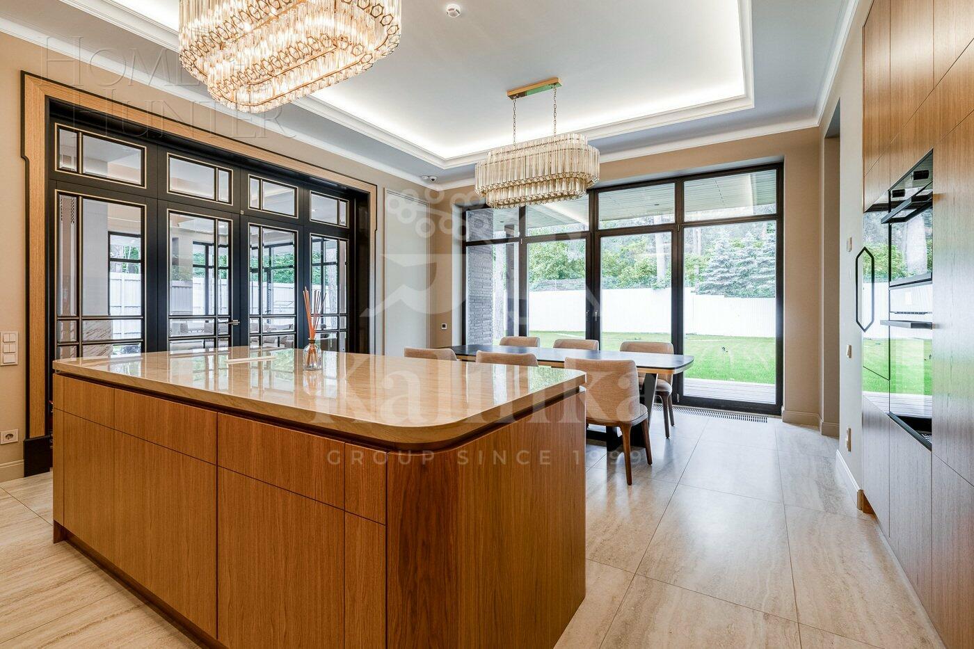 2-этажный коттедж 654.7 м² с отделкой
