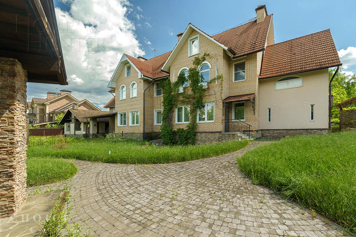 2-этажный таунхаус 400 м² с отделкой