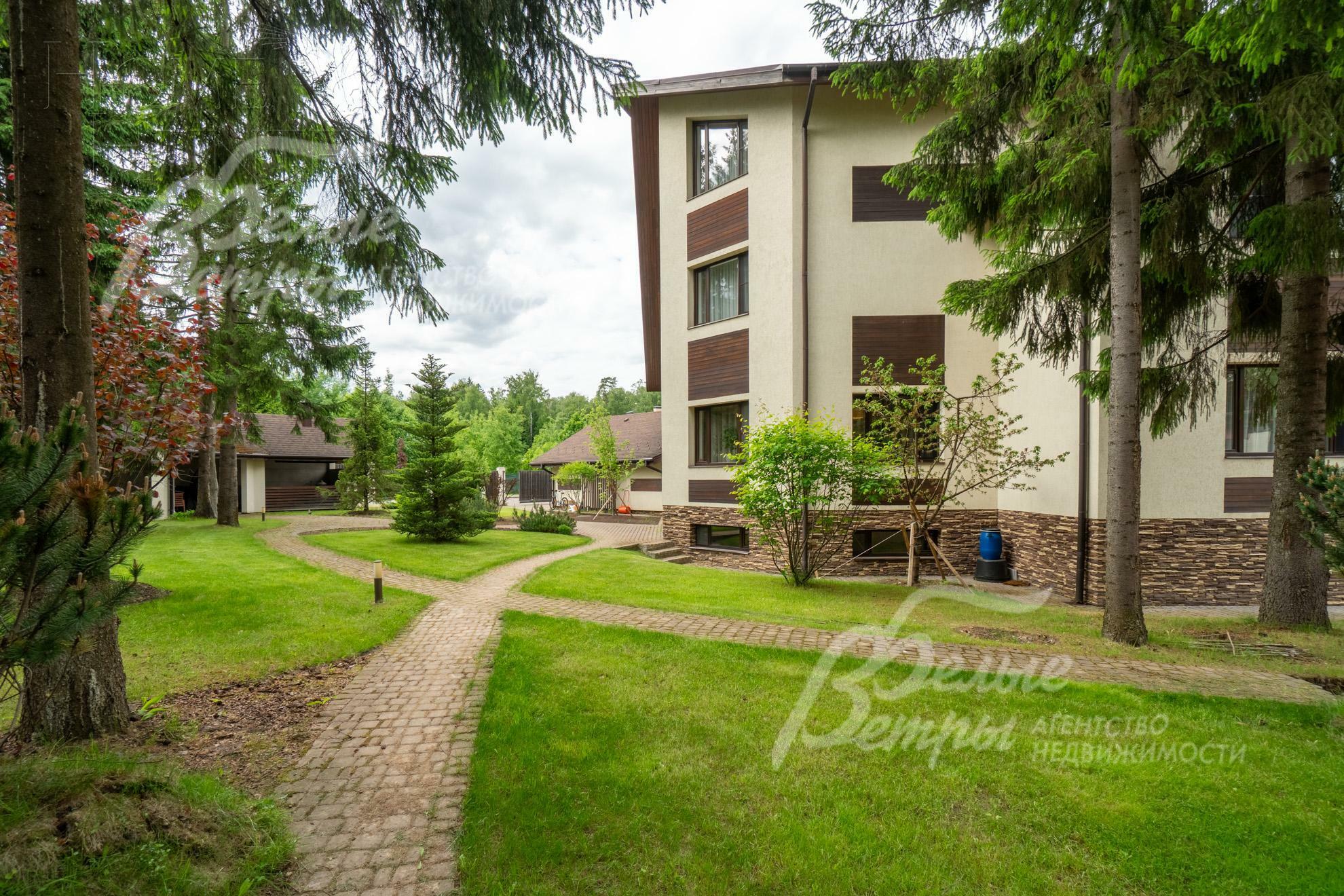 3-этажный коттедж 850 м² с отделкой