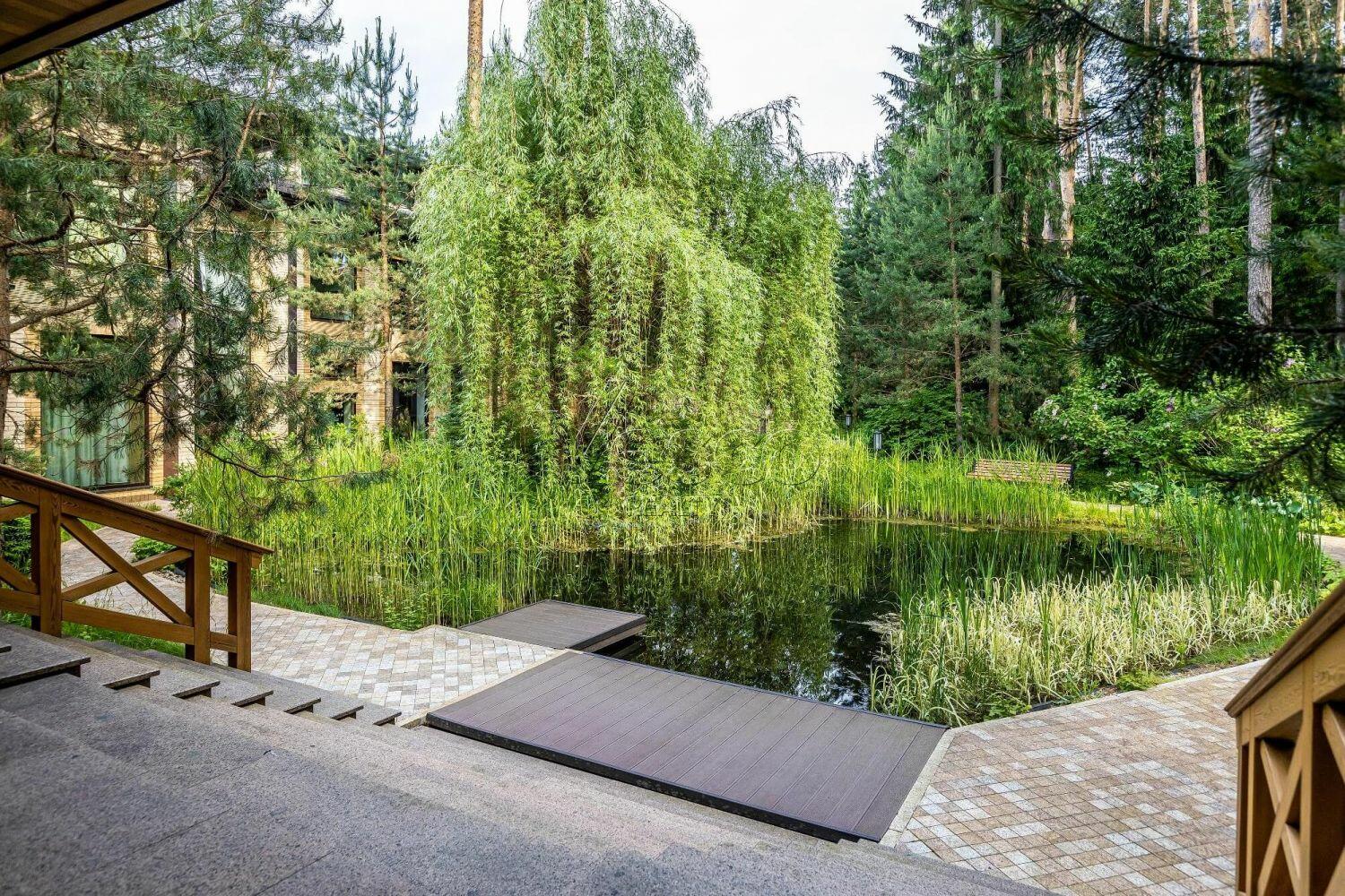 3-этажный коттедж 2 400 м² с отделкой