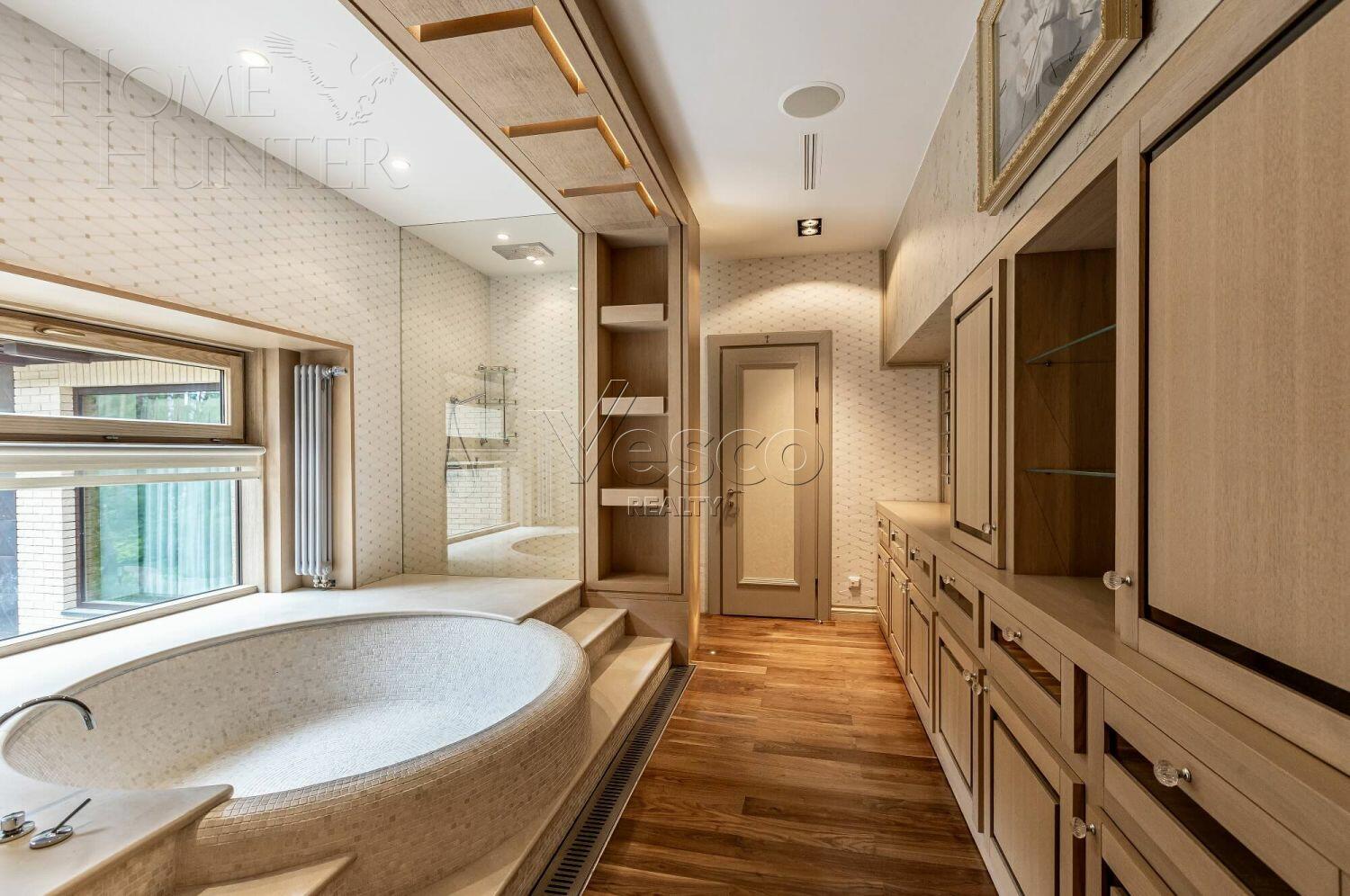 3-этажный коттедж 2 400 м² с отделкой
