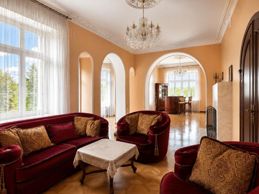 3-этажный коттедж 600 м² с отделкой