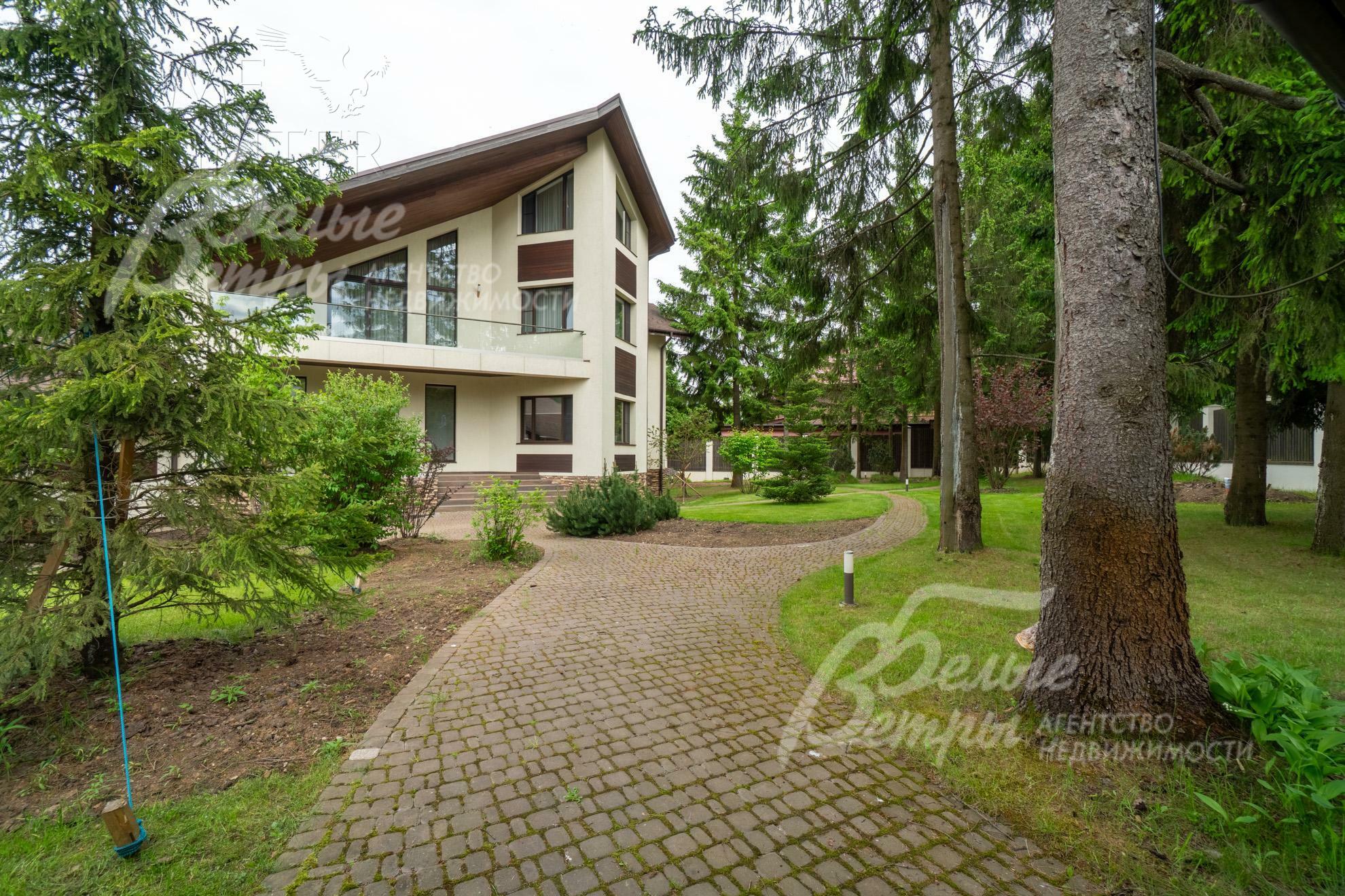 3-этажный коттедж 850 м² с отделкой
