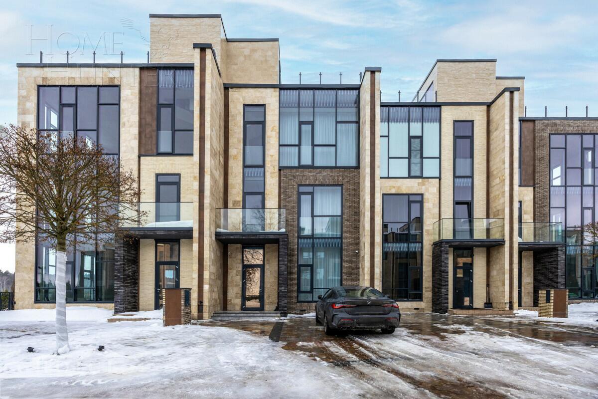 3-этажный таунхаус 277 м² с отделкой