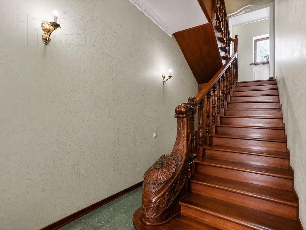 3-этажный коттедж 600 м² с отделкой
