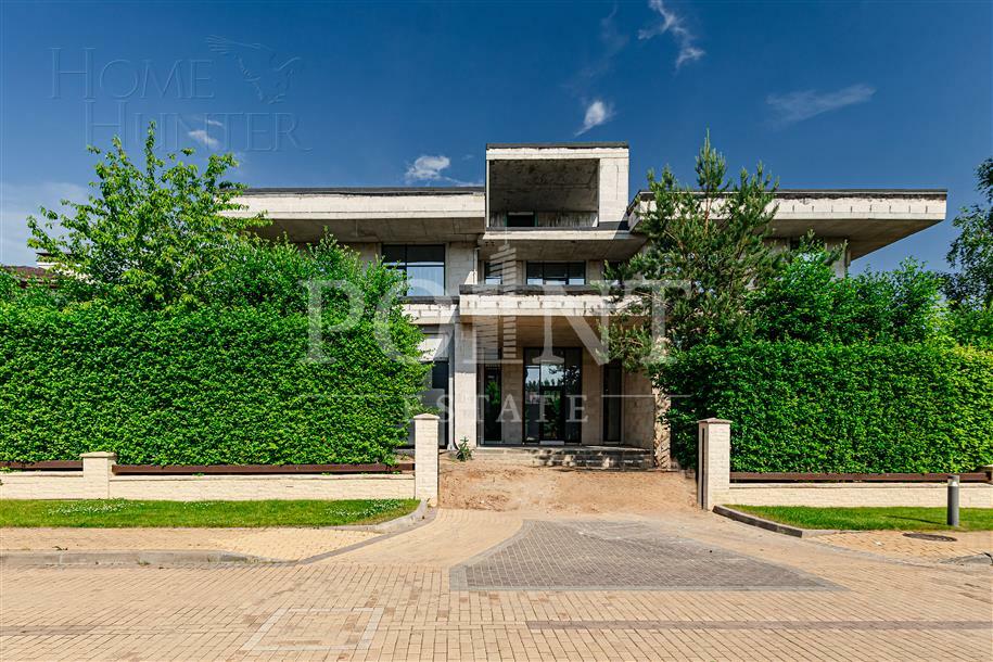 3-этажный коттедж 1 220 м² без отделки