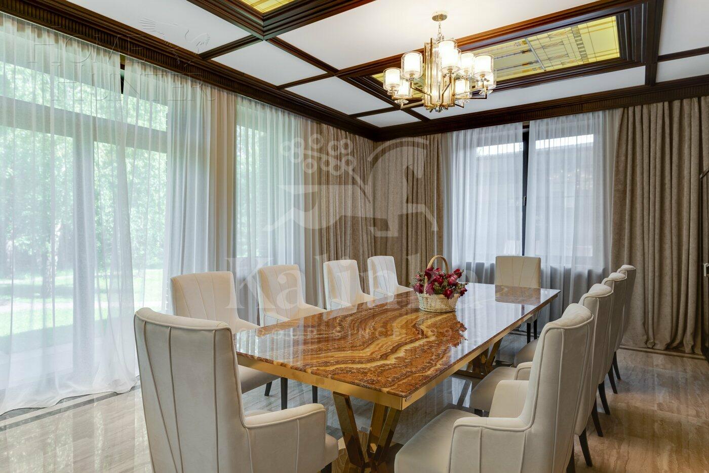 2-этажный коттедж 1 800 м² с отделкой