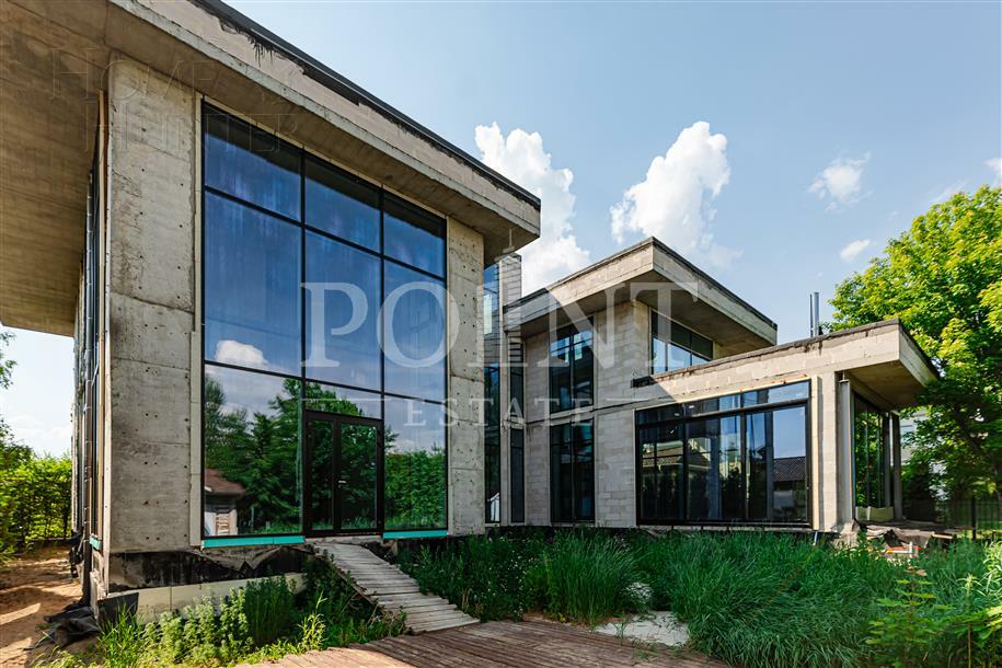 3-этажный коттедж 1 220 м² без отделки