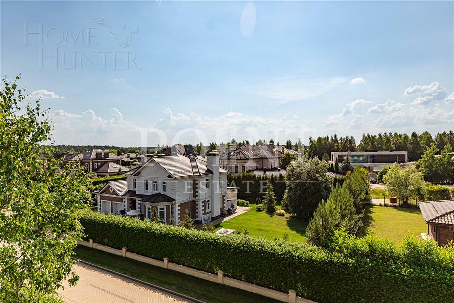 3-этажный коттедж 1 220 м² без отделки