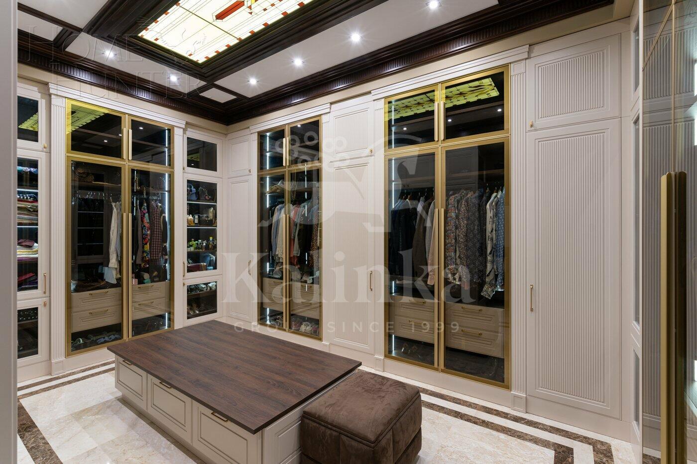 2-этажный коттедж 1 800 м² с отделкой