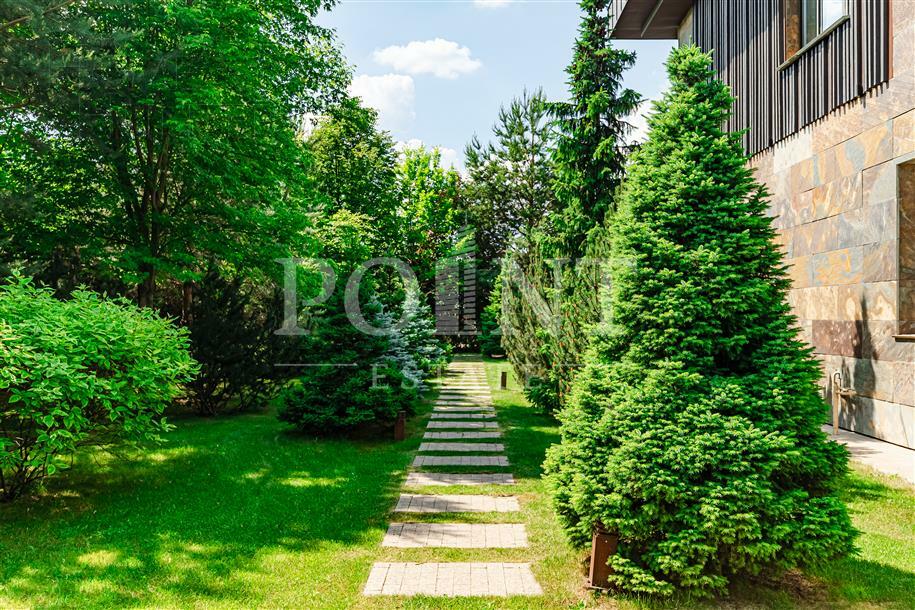 2-этажный коттедж 1 365 м² с отделкой