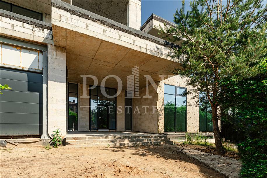 3-этажный коттедж 1 220 м² без отделки