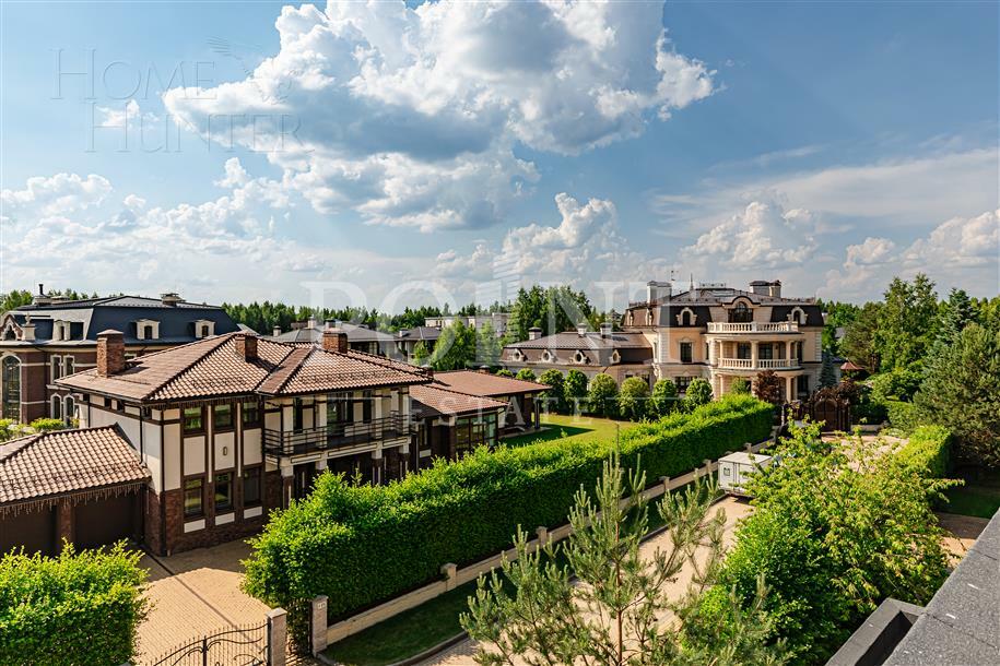 3-этажный коттедж 1 220 м² без отделки
