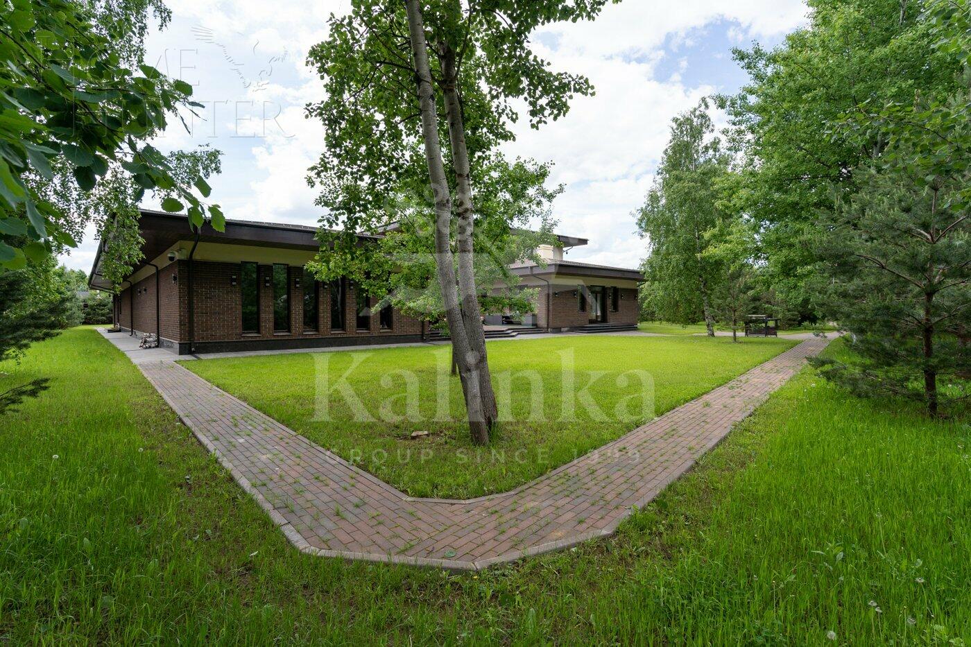 2-этажный коттедж 1 800 м² с отделкой