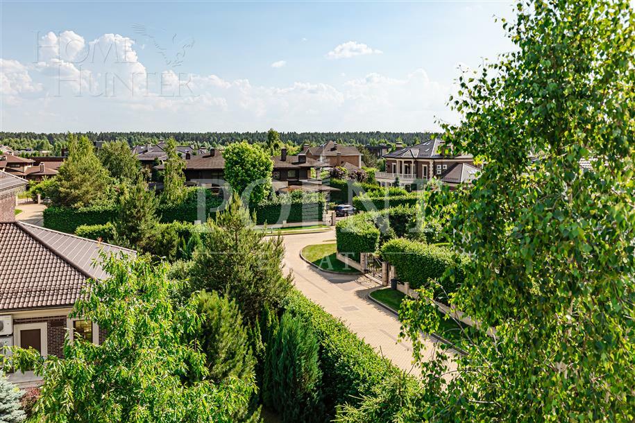 3-этажный коттедж 1 220 м² без отделки