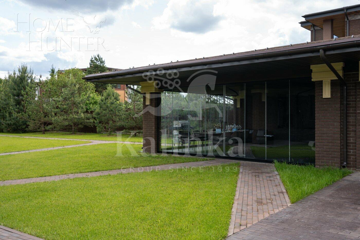 2-этажный коттедж 1 800 м² с отделкой