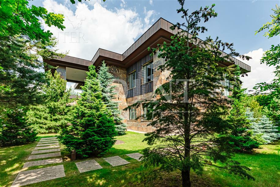 2-этажный коттедж 1 365 м² с отделкой