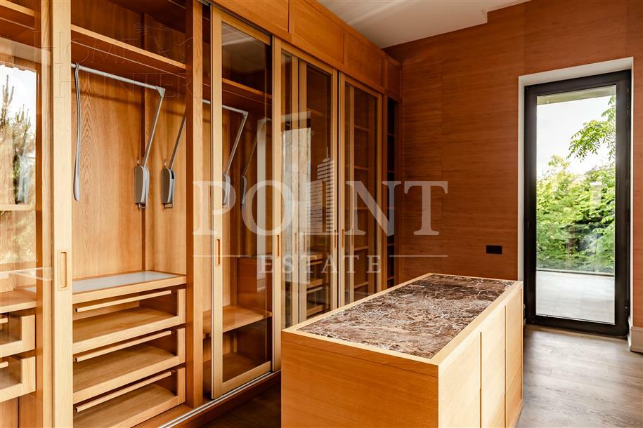 2-этажный коттедж 1 365 м² с отделкой