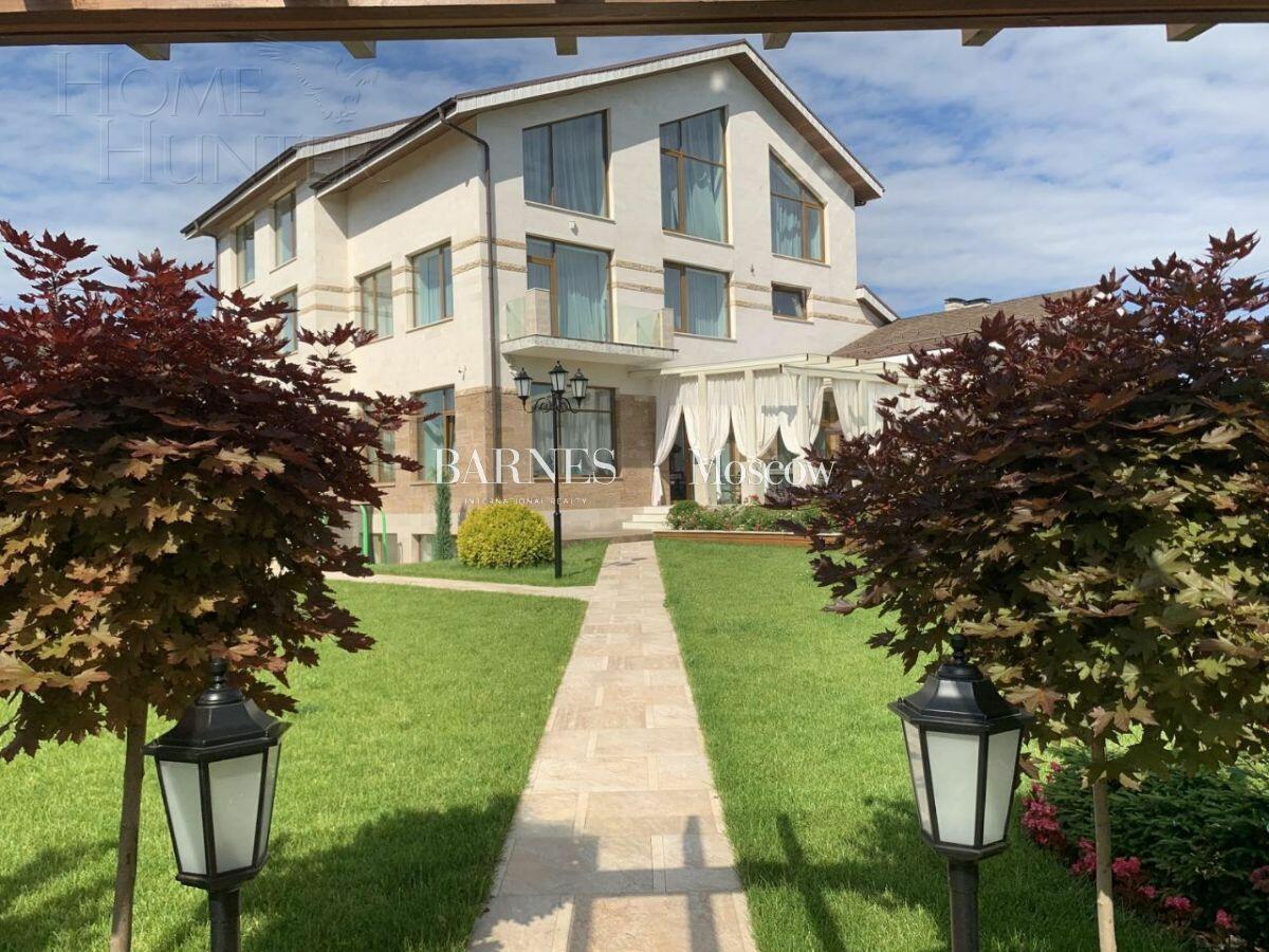 2-этажный коттедж 1 300 м² с отделкой
