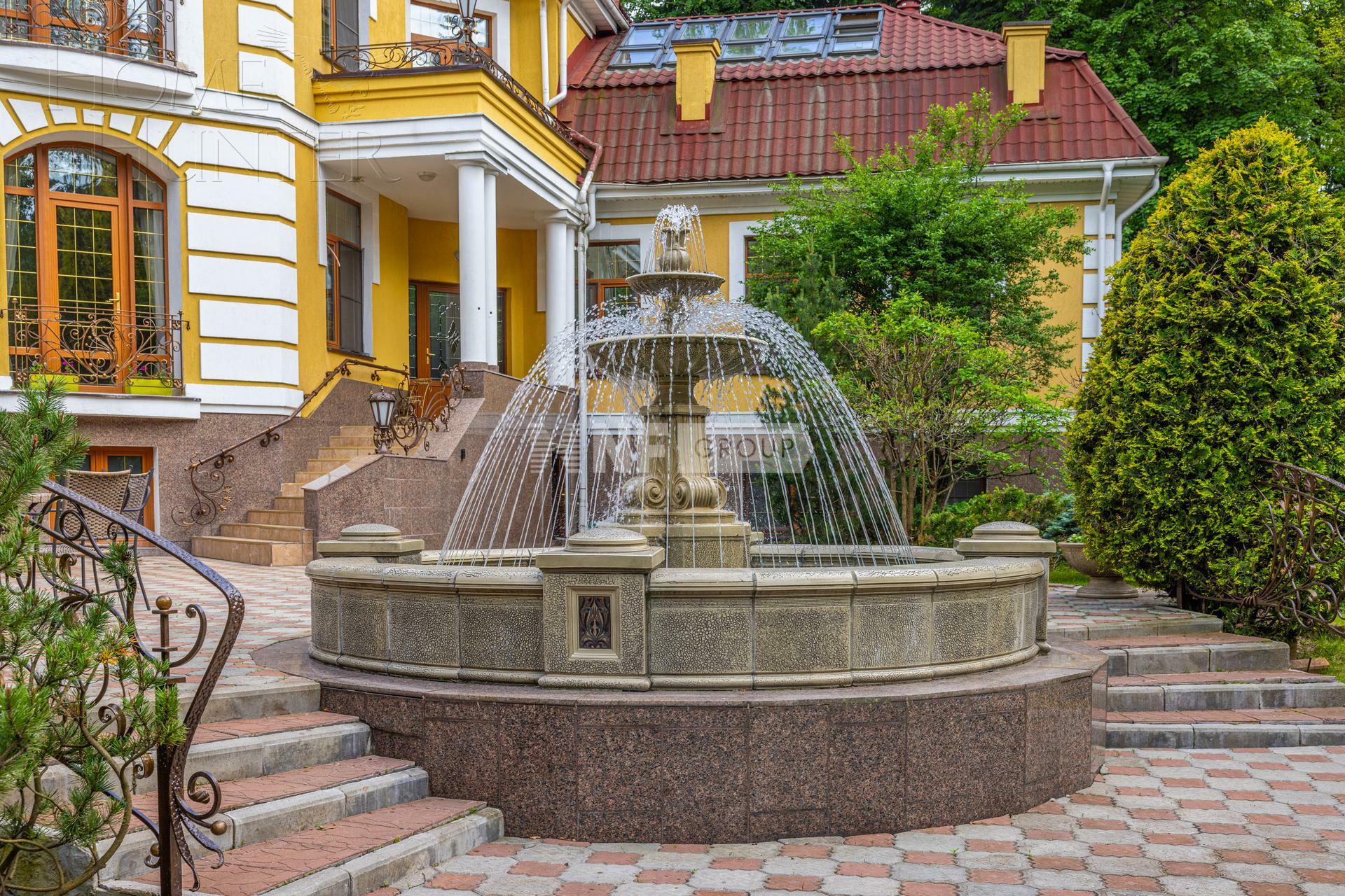 2-этажный коттедж 1 100 м² с отделкой