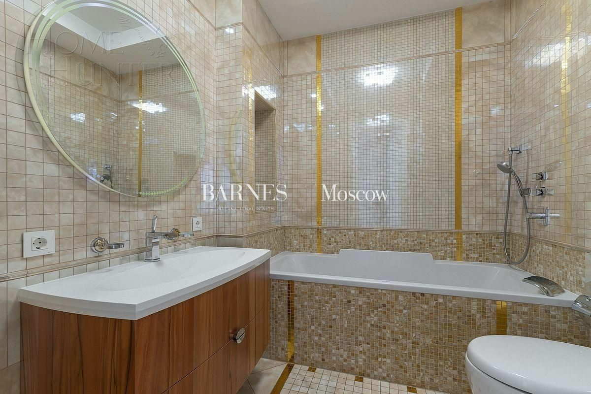 2-этажный коттедж 1 300 м² с отделкой