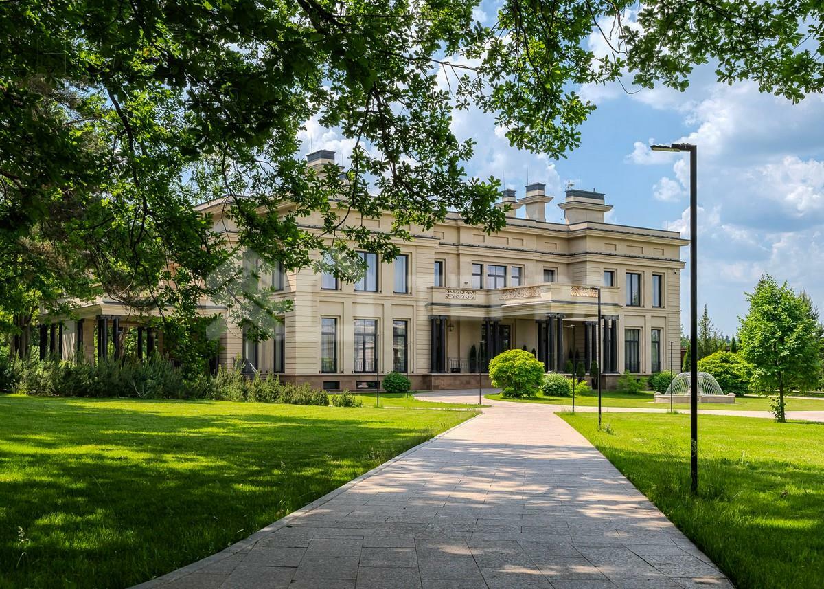2-этажный коттедж 2 000 м² с отделкой