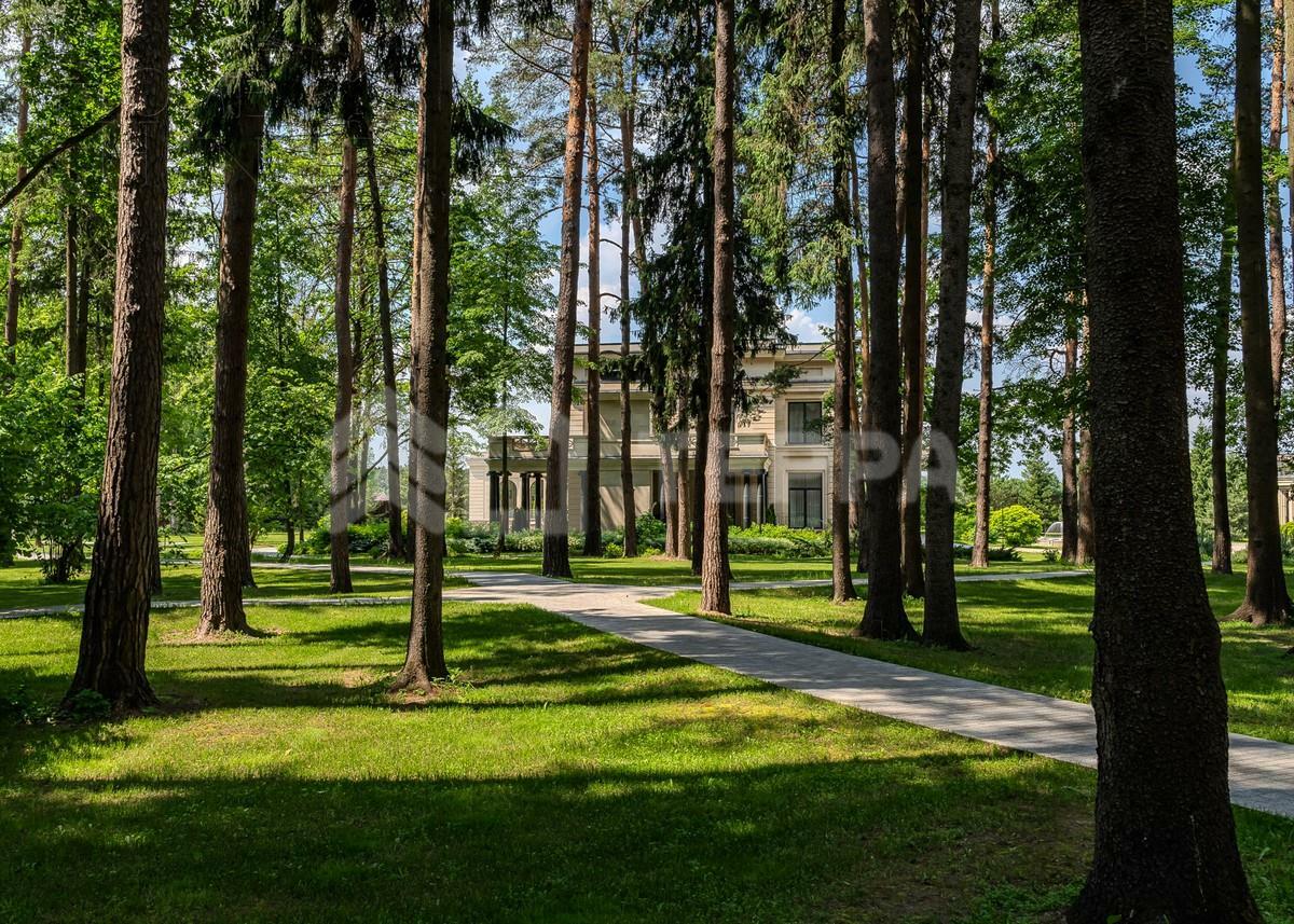 2-этажный коттедж 2 000 м² с отделкой