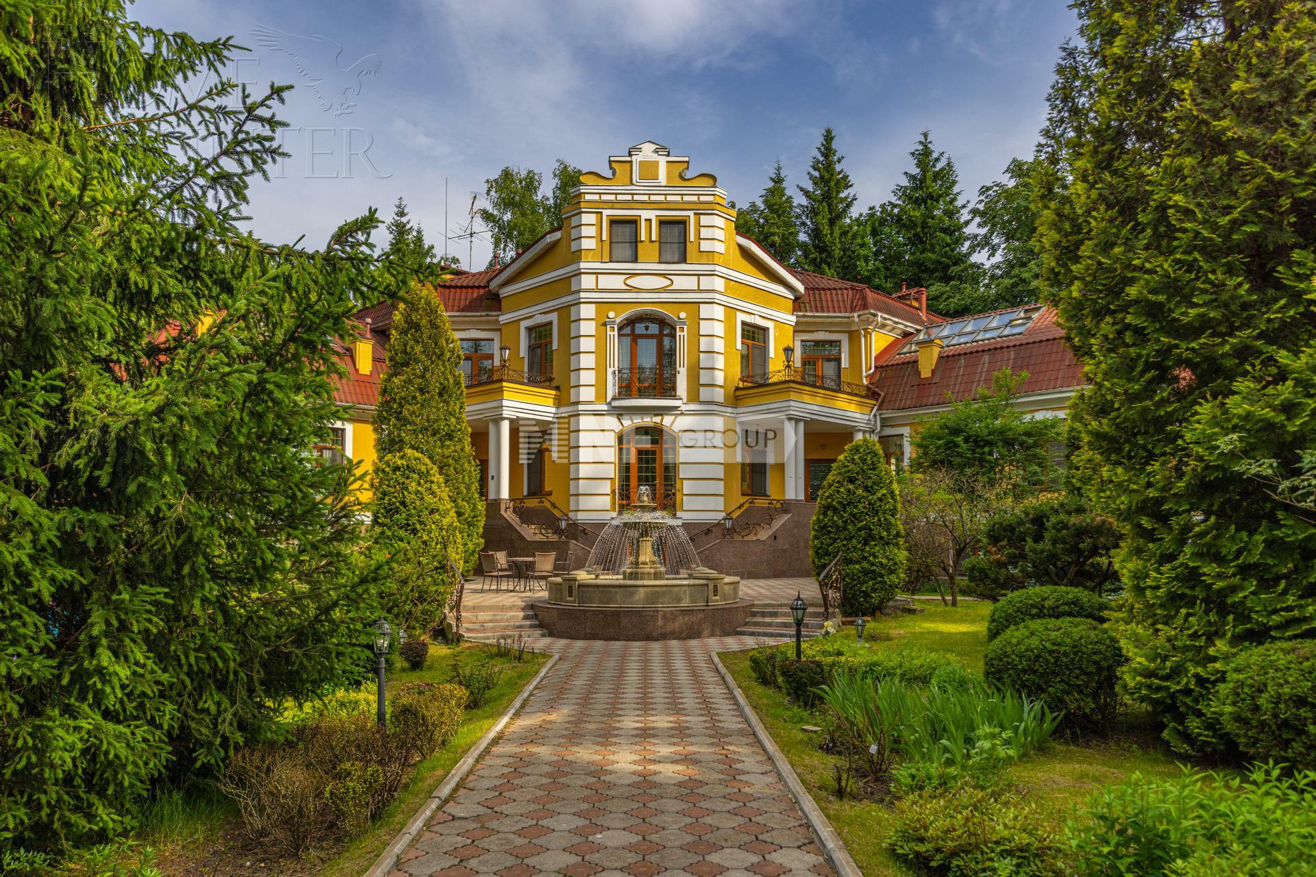 2-этажный коттедж 1 100 м² с отделкой