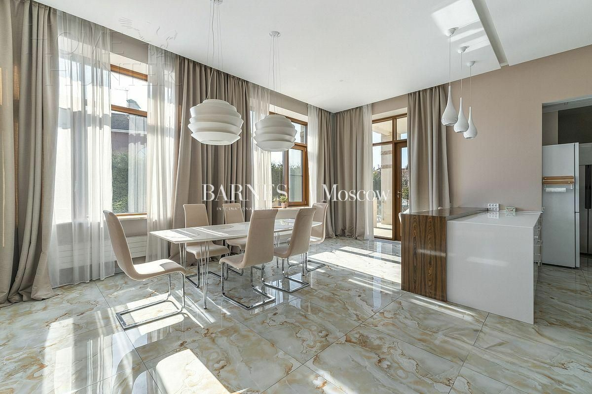 2-этажный коттедж 1 300 м² с отделкой