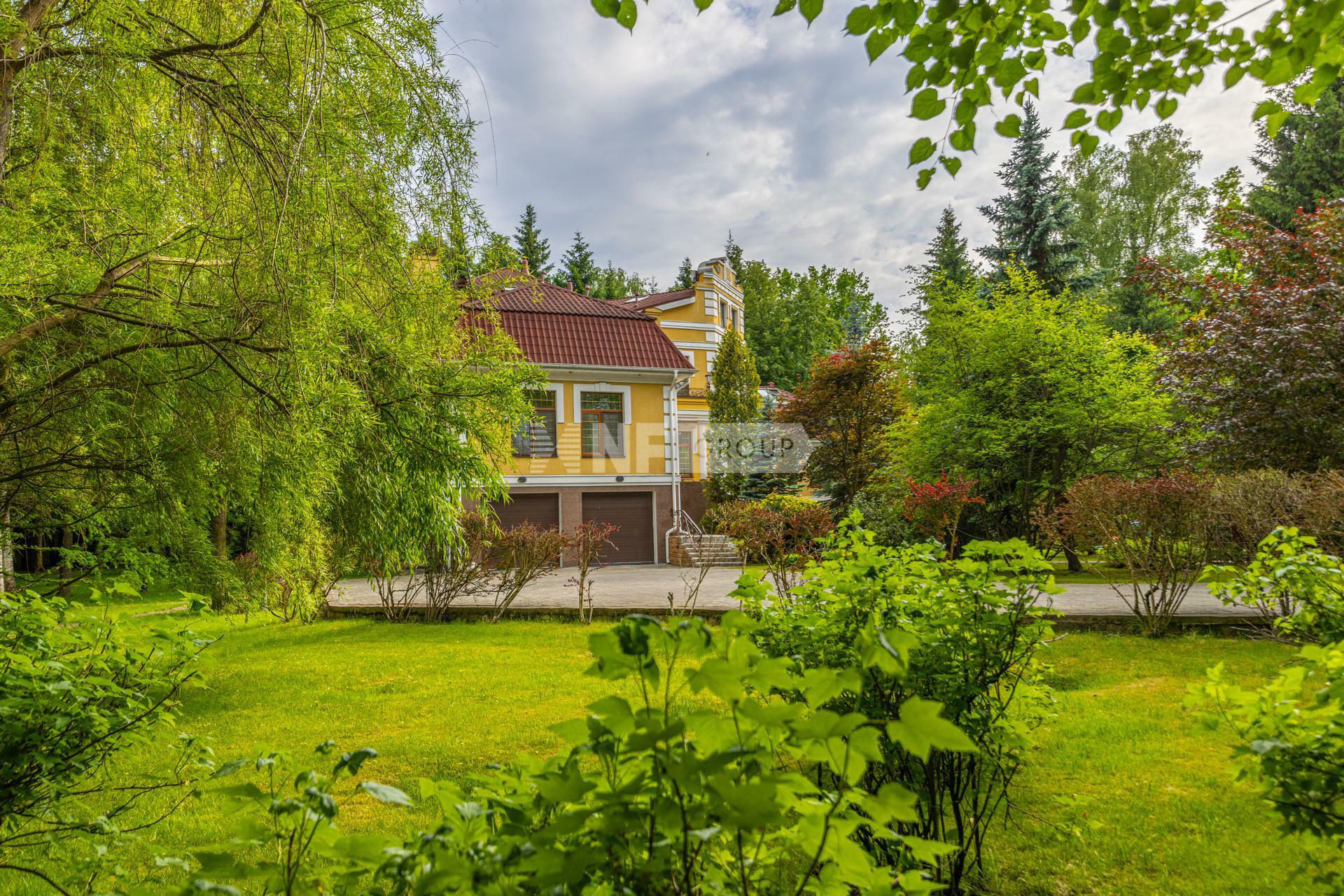 2-этажный коттедж 1 100 м² с отделкой