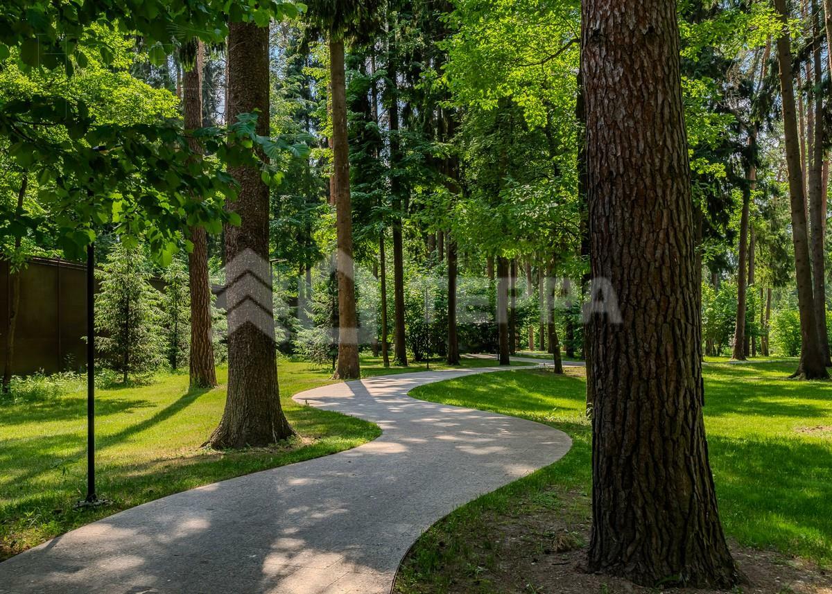 2-этажный коттедж 2 000 м² с отделкой