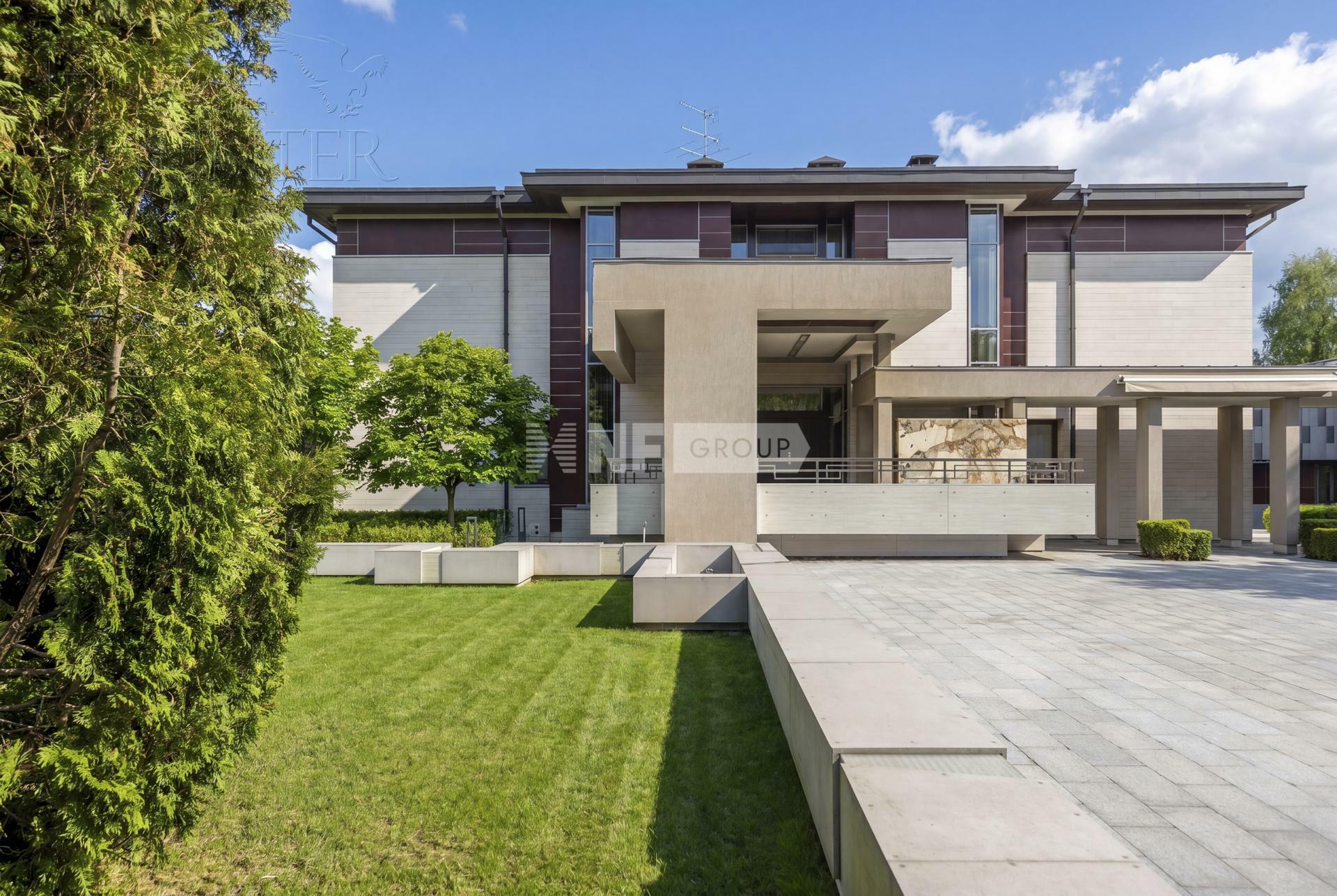 2-этажный коттедж 1 700 м² с отделкой