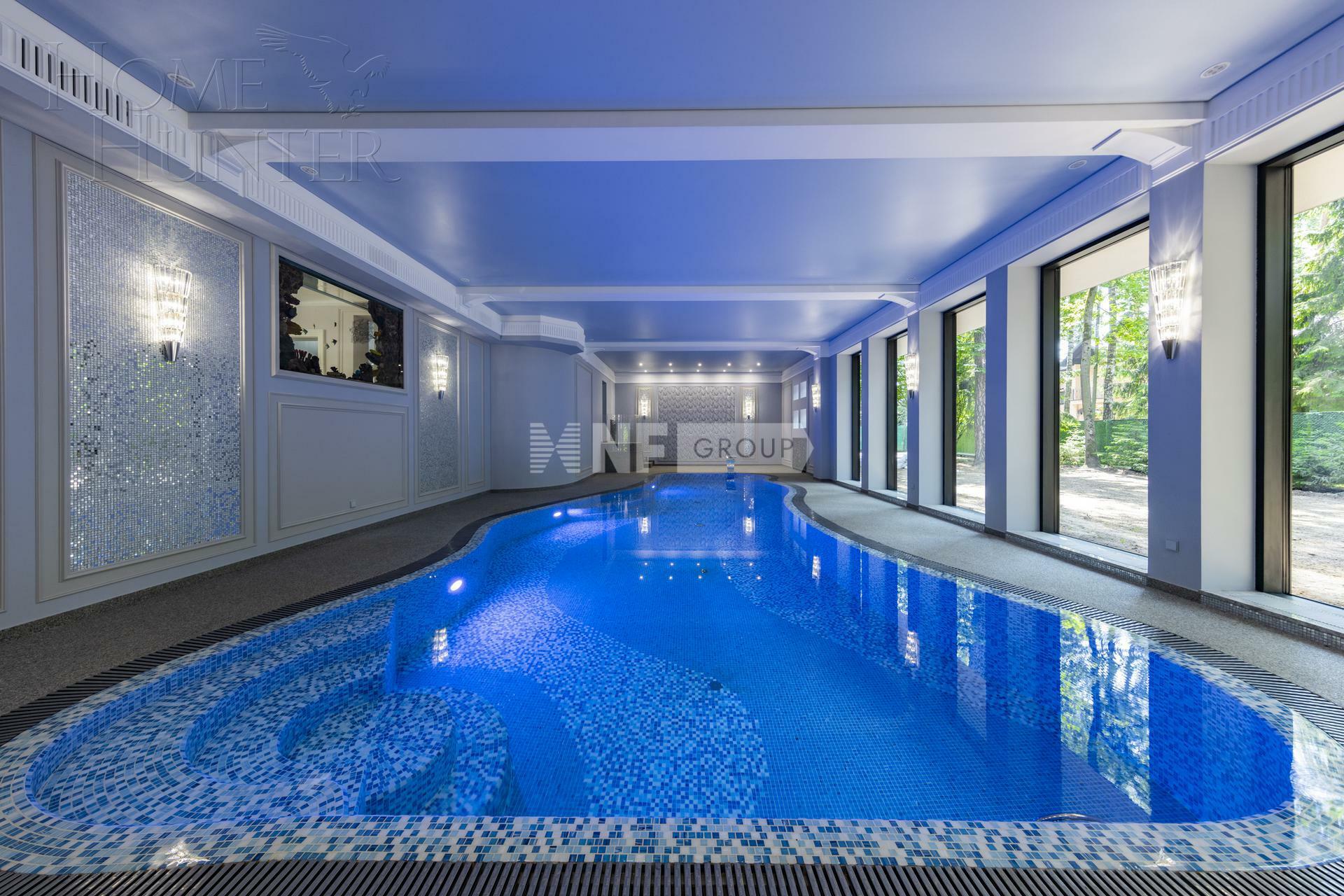 3-этажный коттедж 1 800 м² с отделкой