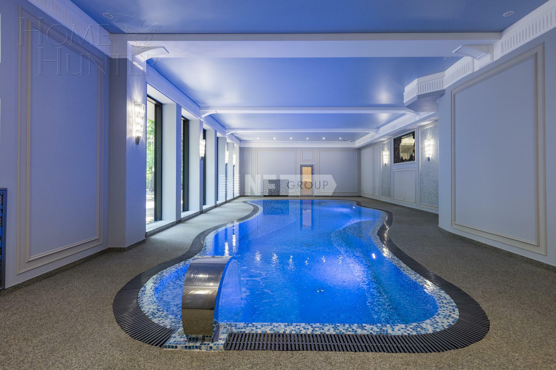 3-этажный коттедж 1 800 м² с отделкой