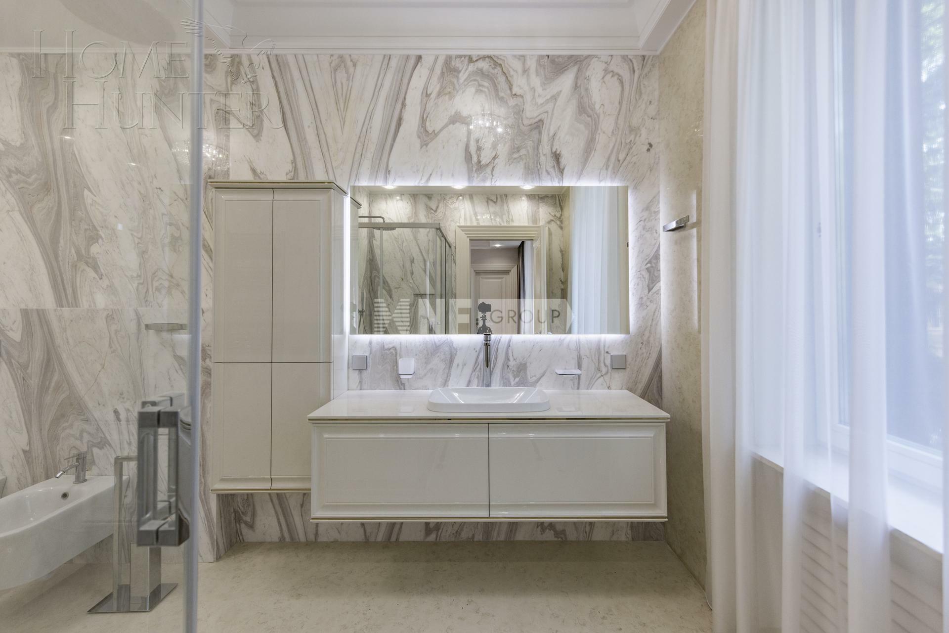 3-этажный коттедж 1 800 м² с отделкой