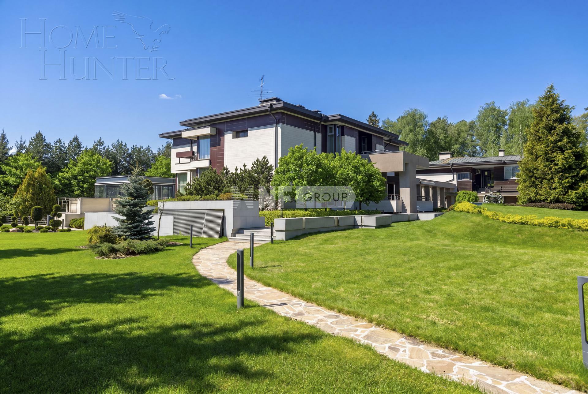 2-этажный коттедж 1 700 м² с отделкой