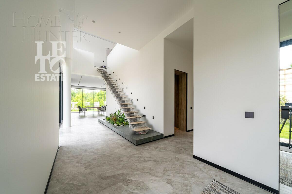 2-этажный коттедж 340 м² с отделкой