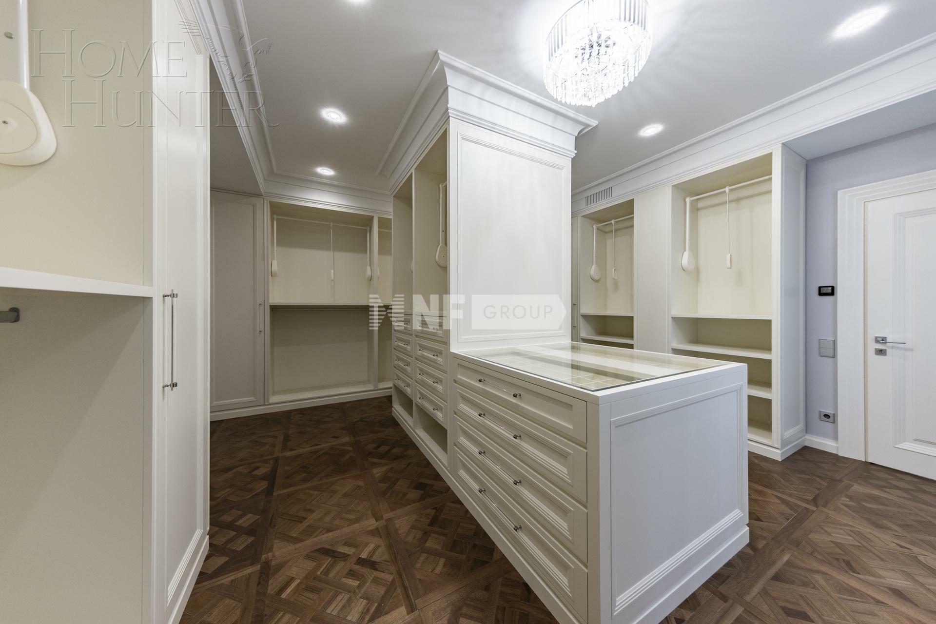 3-этажный коттедж 1 800 м² с отделкой
