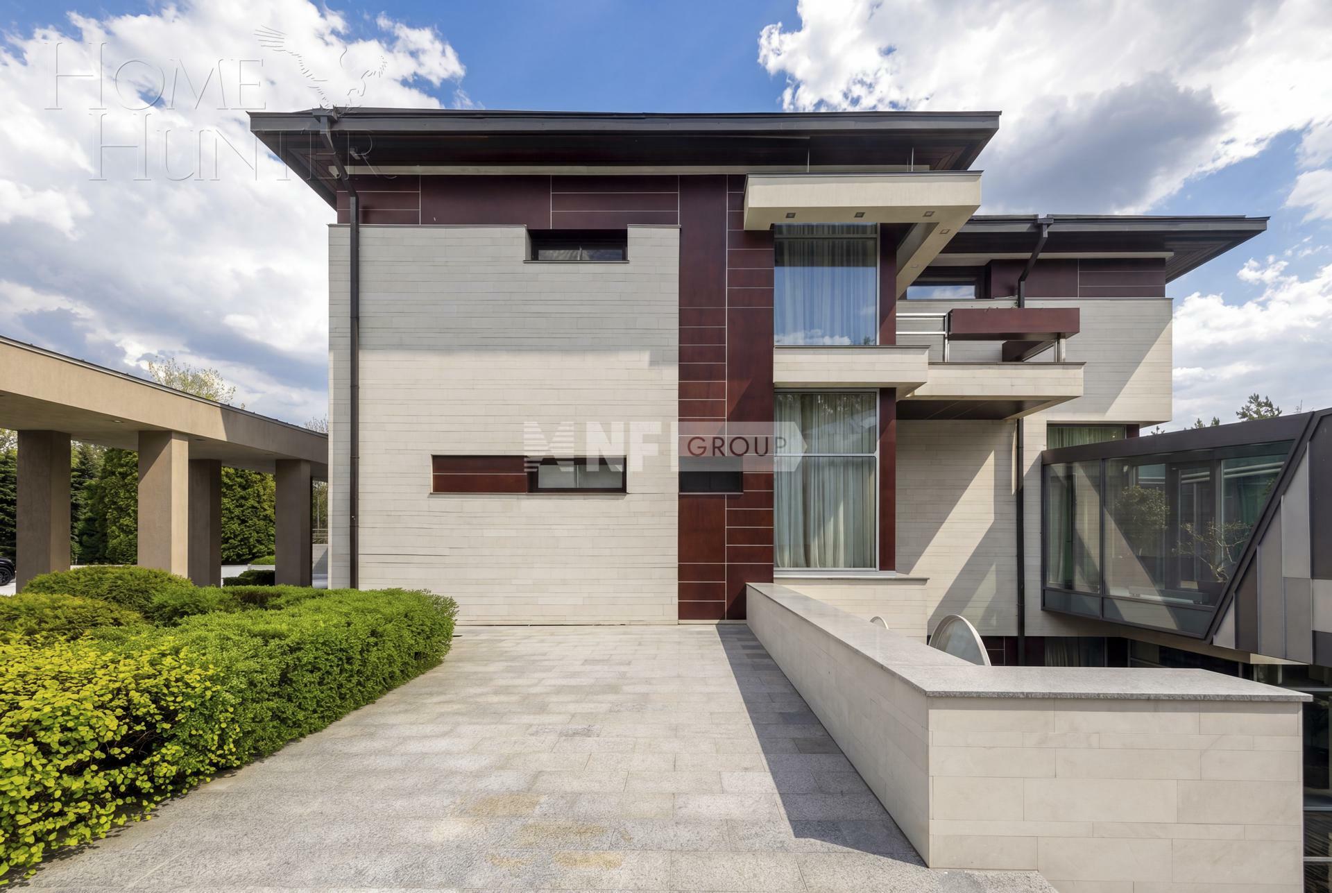 2-этажный коттедж 1 700 м² с отделкой