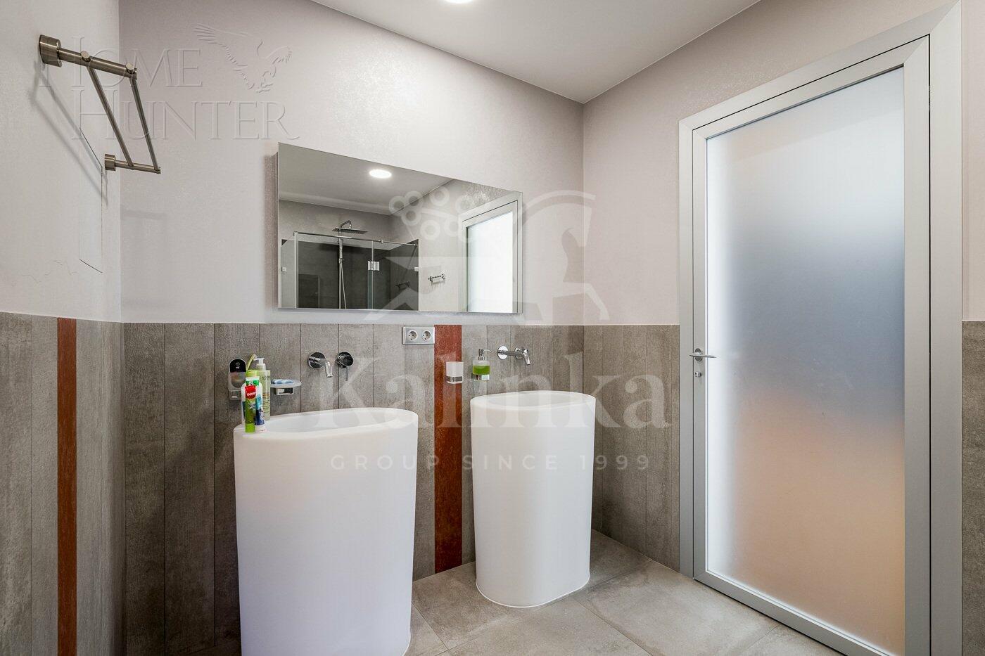 2-этажный коттедж 1 000 м² с отделкой