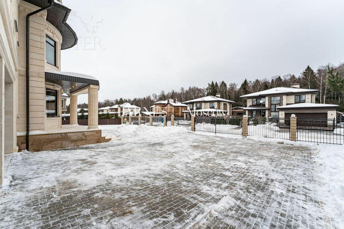2-этажный коттедж 860 м² без отделки